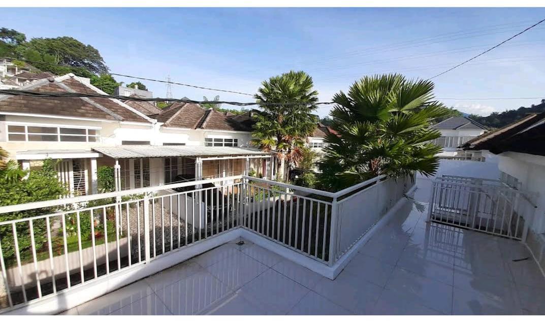 Rz Villa 1 Karangploso ภายนอก รูปภาพ